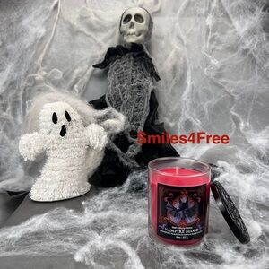 Halloween 2025 Bath & Body Works Vampire Blood Single Wick‎ Candle Embossed Lid